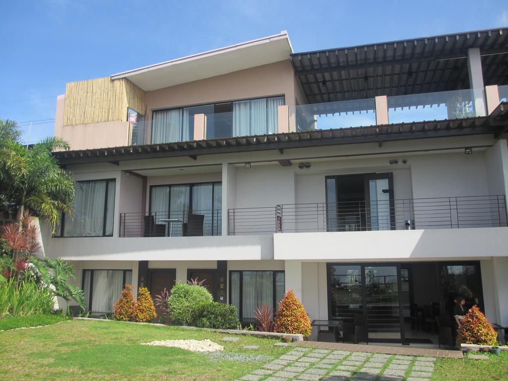 The Theodore Hotel Tagaytay City Екстер'єр фото