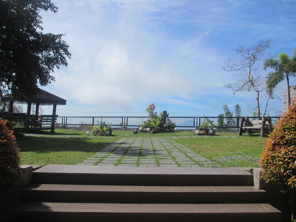 The Theodore Hotel Tagaytay City Екстер'єр фото
