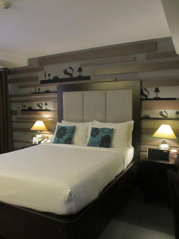 The Theodore Hotel Tagaytay City Екстер'єр фото