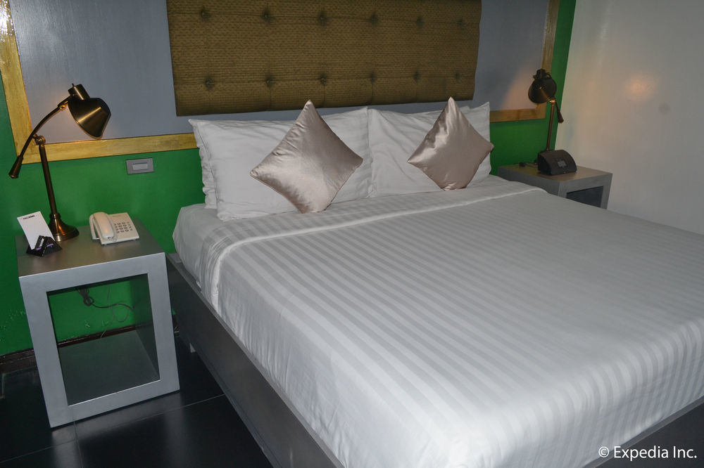 The Theodore Hotel Tagaytay City Екстер'єр фото